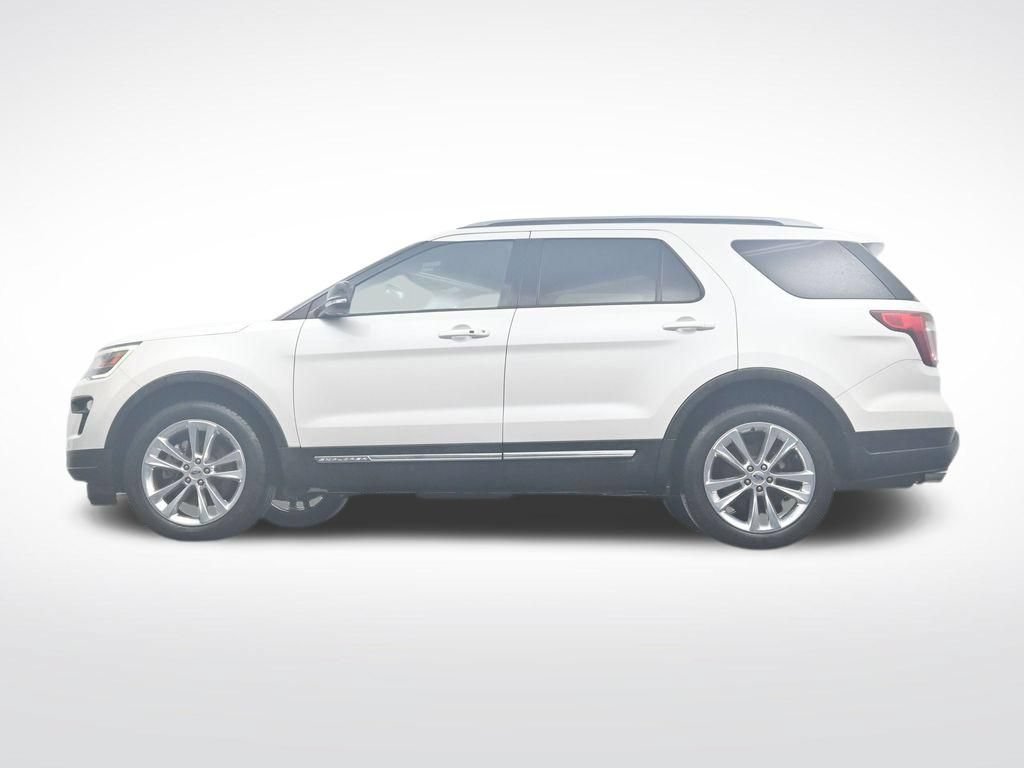 Used 2018 Ford Explorer XLT w/ Equipment Group 202A AWD/4WD image 36