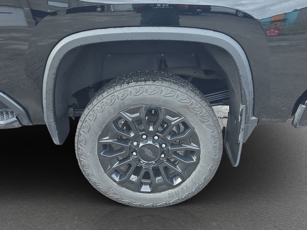 Used 2024 Chevrolet Silverado 2500 High Country w/ Technology Package AWD/4WD image 5