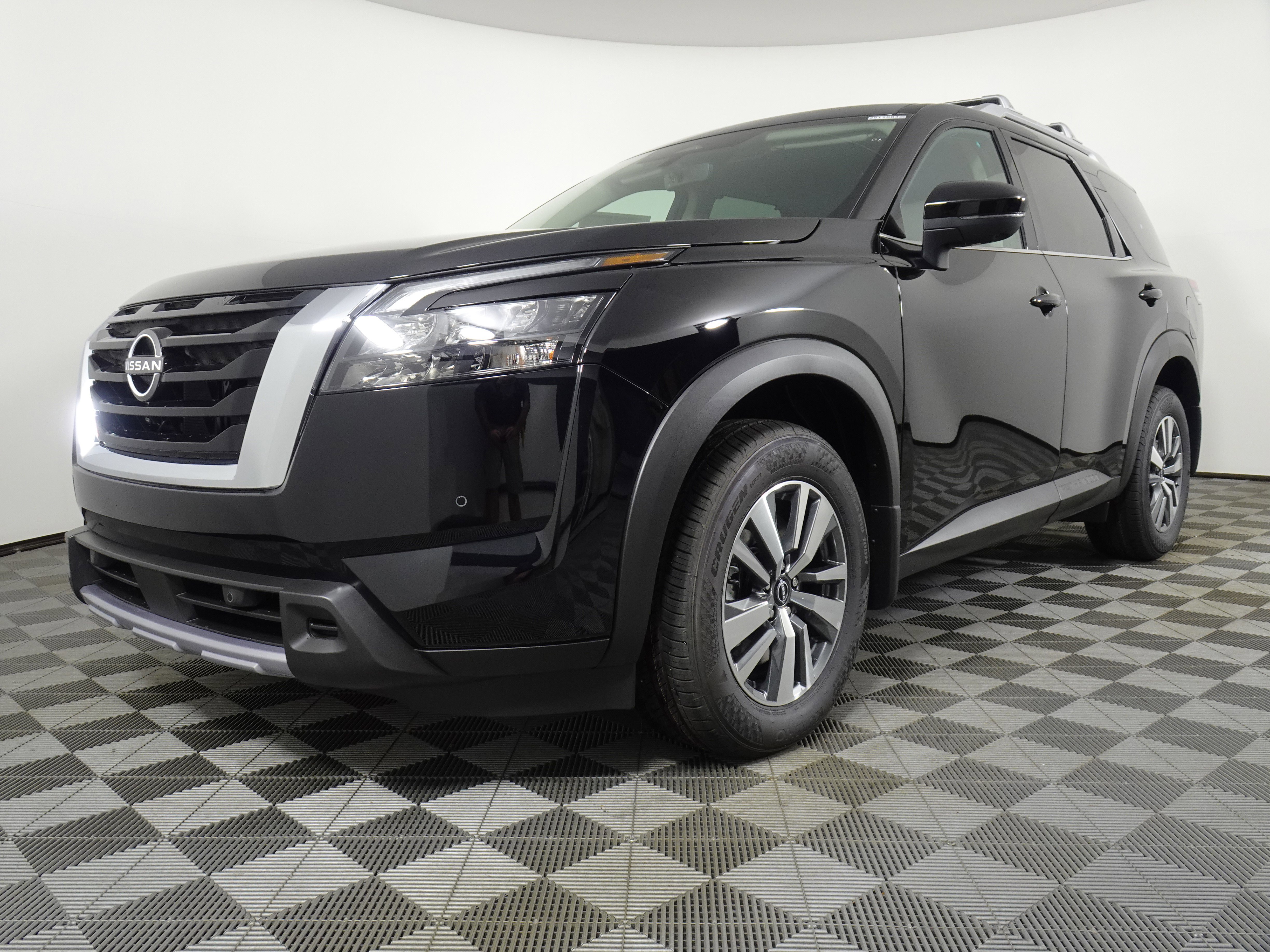 New 2025 Nissan Pathfinder SL w/ Cargo Package image 15