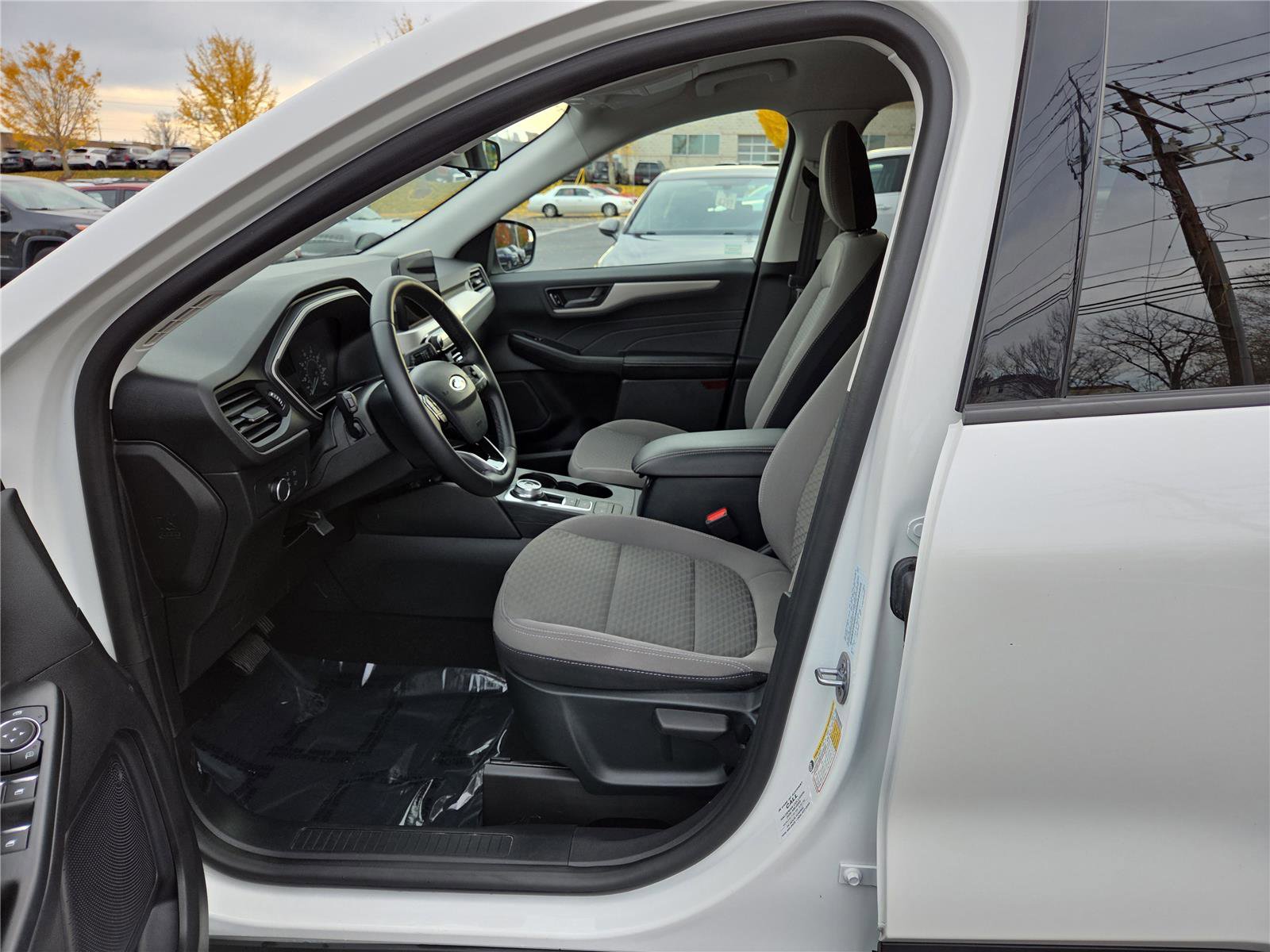 Used 2022 Ford Escape SE w/ Cold Weather Package image 15