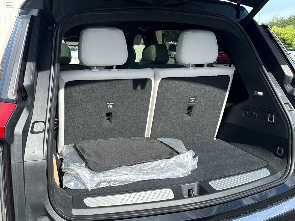 New 2026 Cadillac Vistiq Luxury image 11