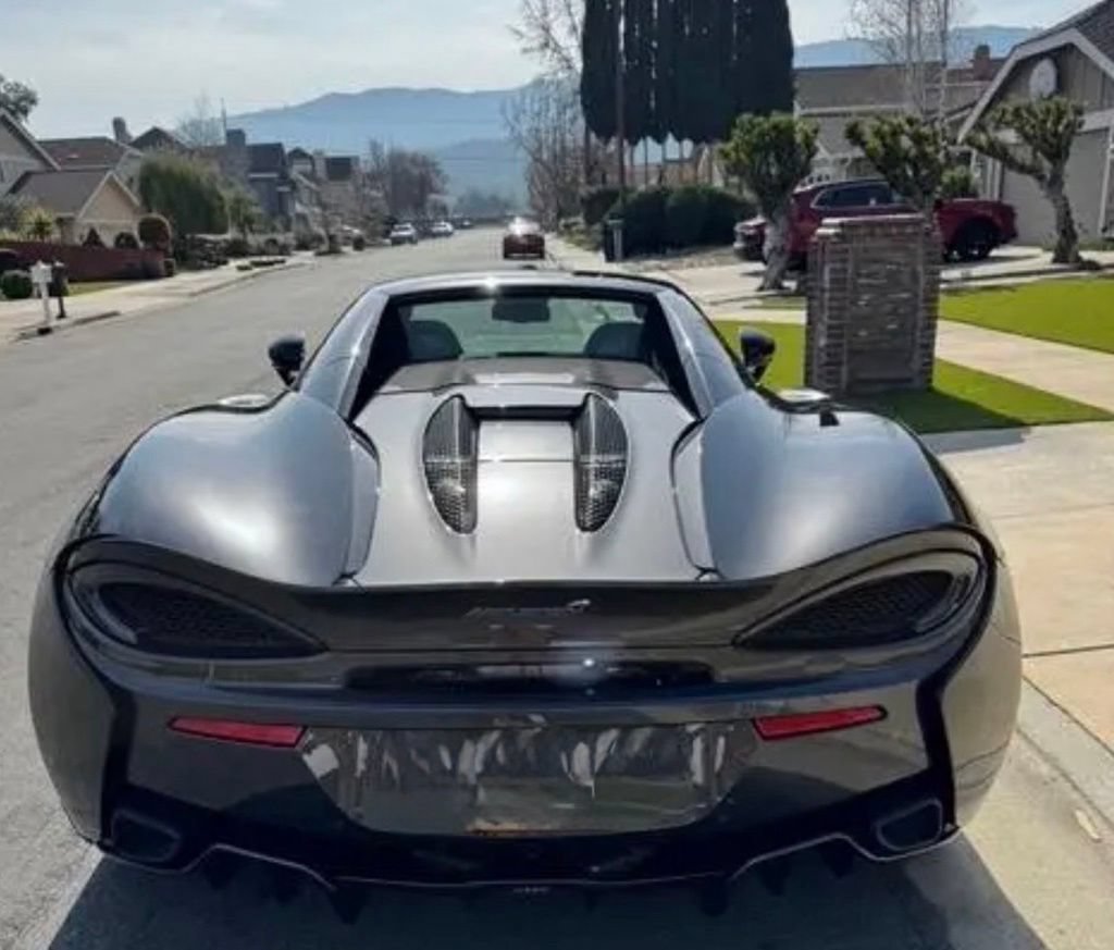 Used 2019 McLaren 570S Spider RWD image 8