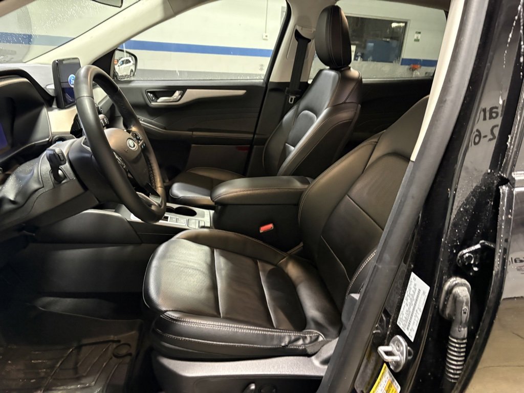 Used 2022 Ford Escape SEL w/ Technology Package image 8