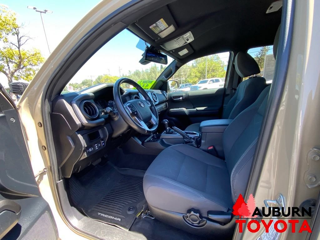 Used 2018 Toyota Tacoma TRD Sport AWD/4WD image 34