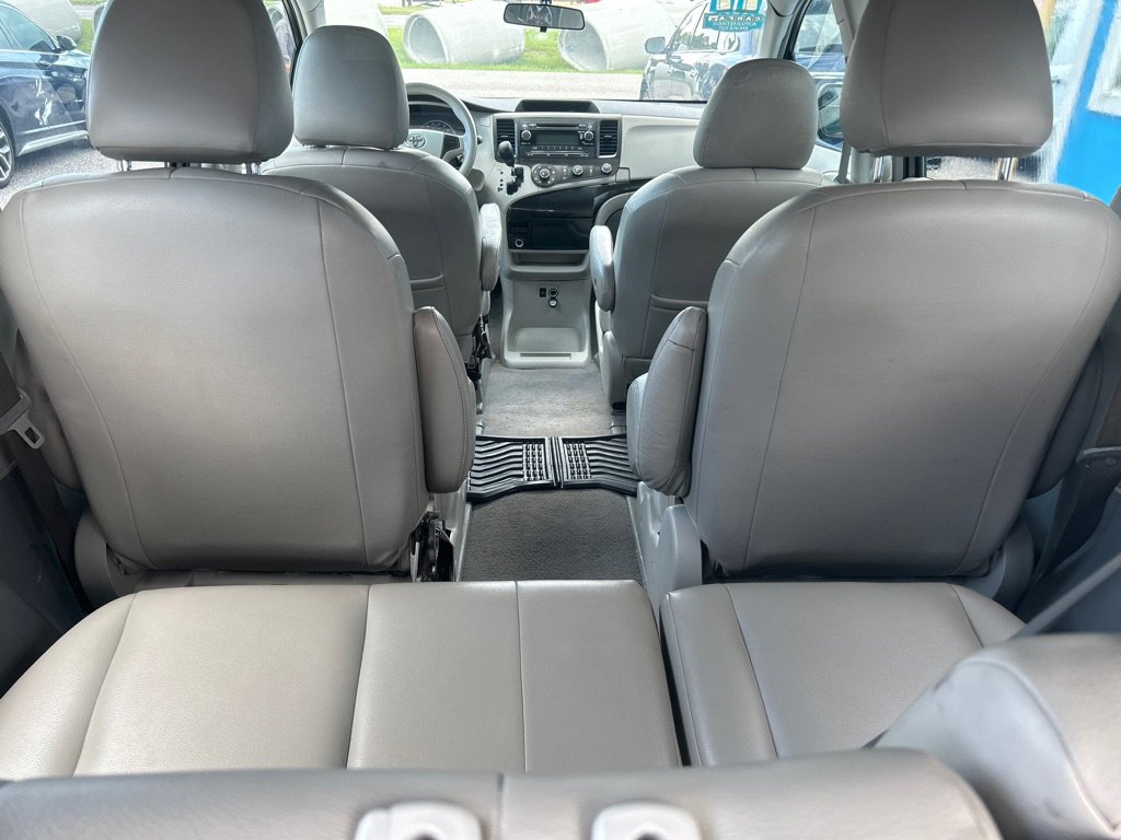 Used 2011 Toyota Sienna FWD image 6