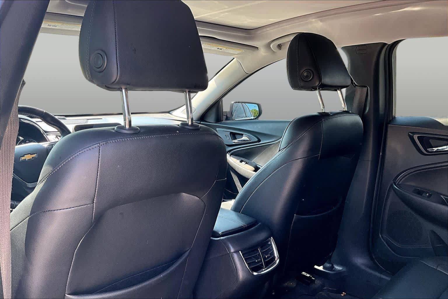 Used 2018 Chevrolet Malibu LT w/ Leather Package FWD image 22