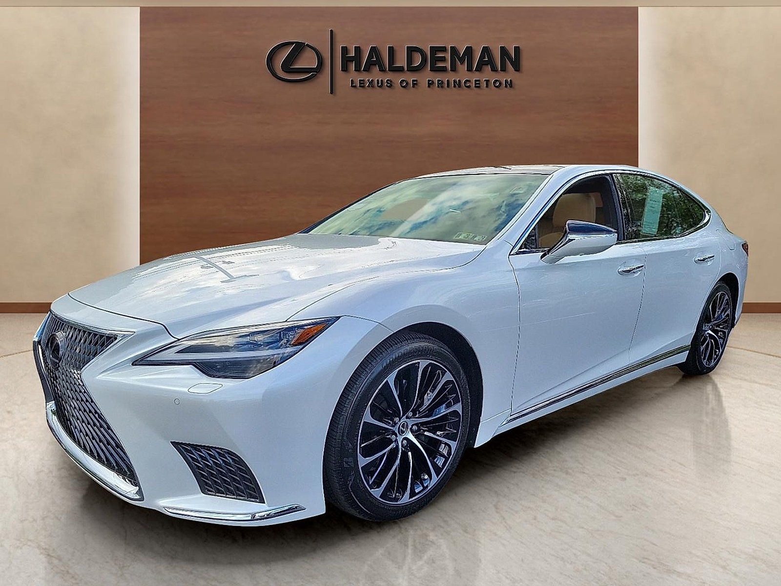 Used 2022 Lexus LS 500 AWD w/ Luxury Package image 3