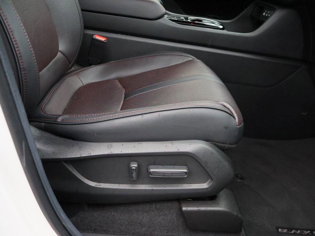 Certified 2025 Honda Pilot Black Edition image 10