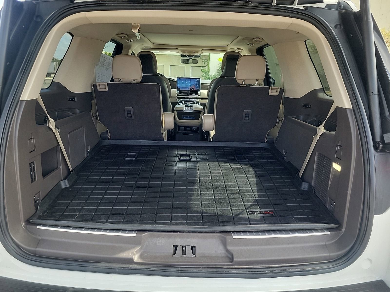 Used 2023 Lincoln Navigator Reserve image 9