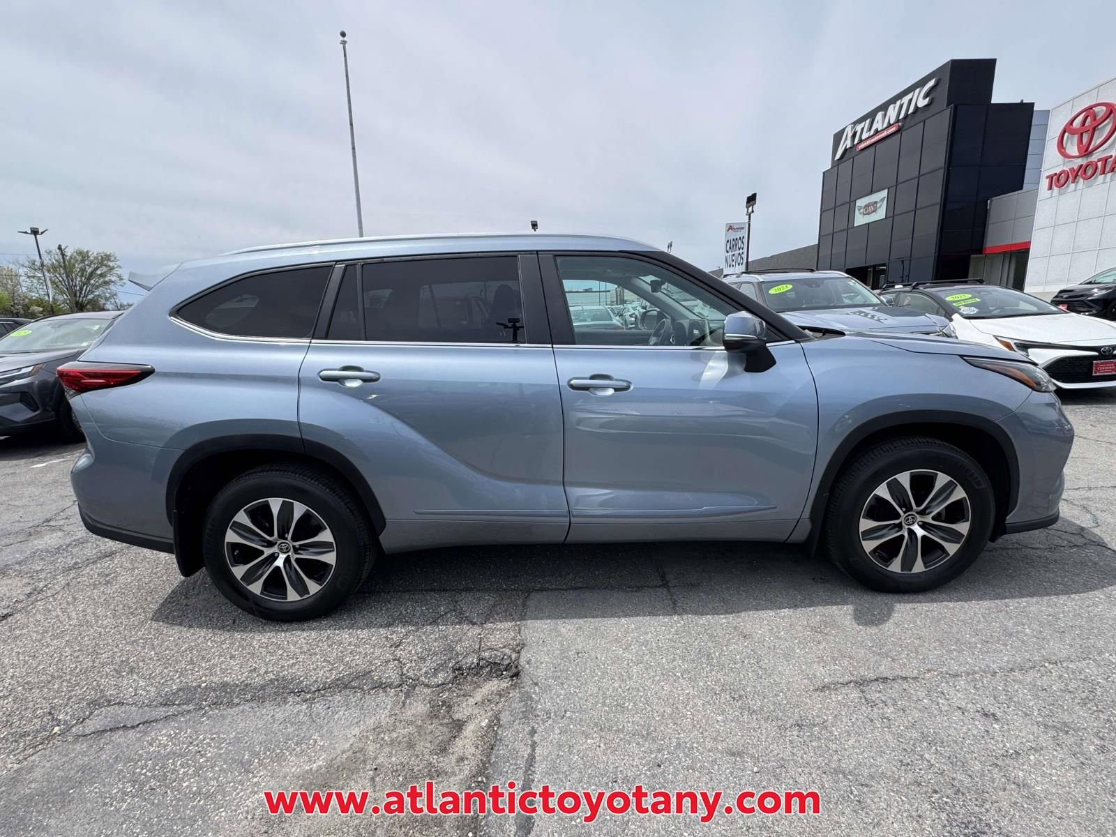Used 2023 Toyota Highlander XLE AWD/4WD image 36