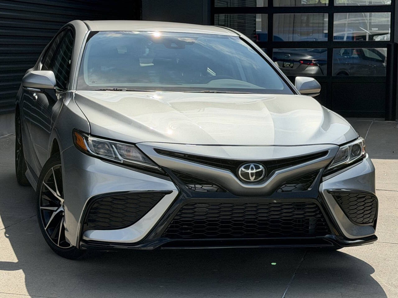 Used 2024 Toyota Camry SE FWD image 5