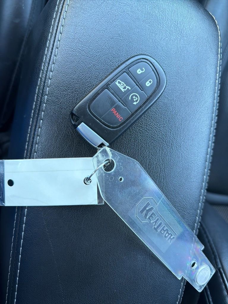 Used 2019 Jeep Cherokee Limited image 25