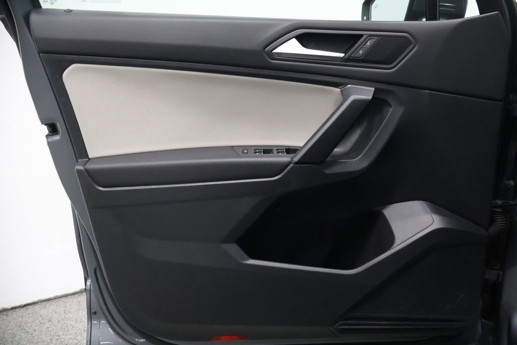Used 2019 Volkswagen Tiguan SE w/ Panoramic Sunroof Package image 12