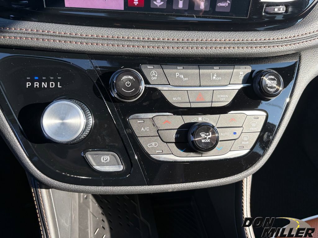 New 2026 Chrysler Pacifica Pinnacle w/ Trailer Tow Group image 21