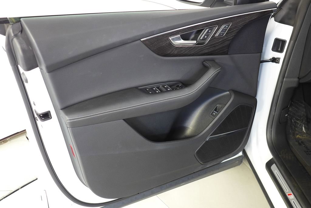 Used 2023 Audi Q8 Premium Plus w/ Premium Plus Package image 11