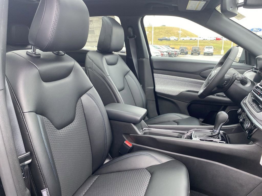 New 2026 Jeep Compass Latitude image 11