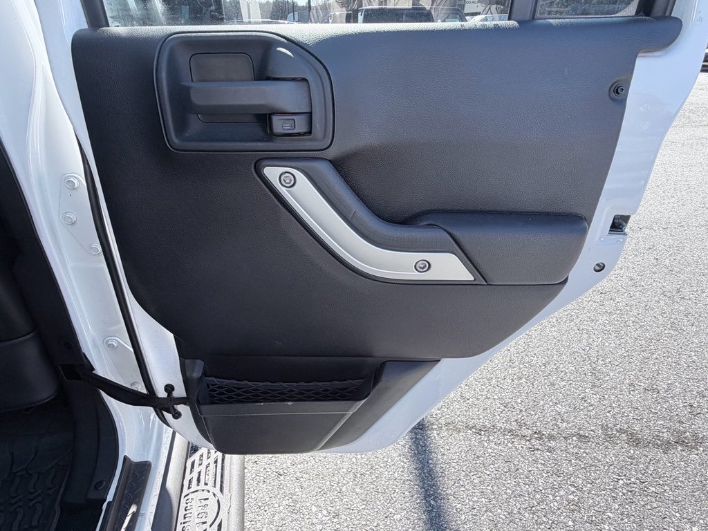 Used 2014 Jeep Wrangler Unlimited Rubicon w/ Connectivity Group AWD/4WD image 24