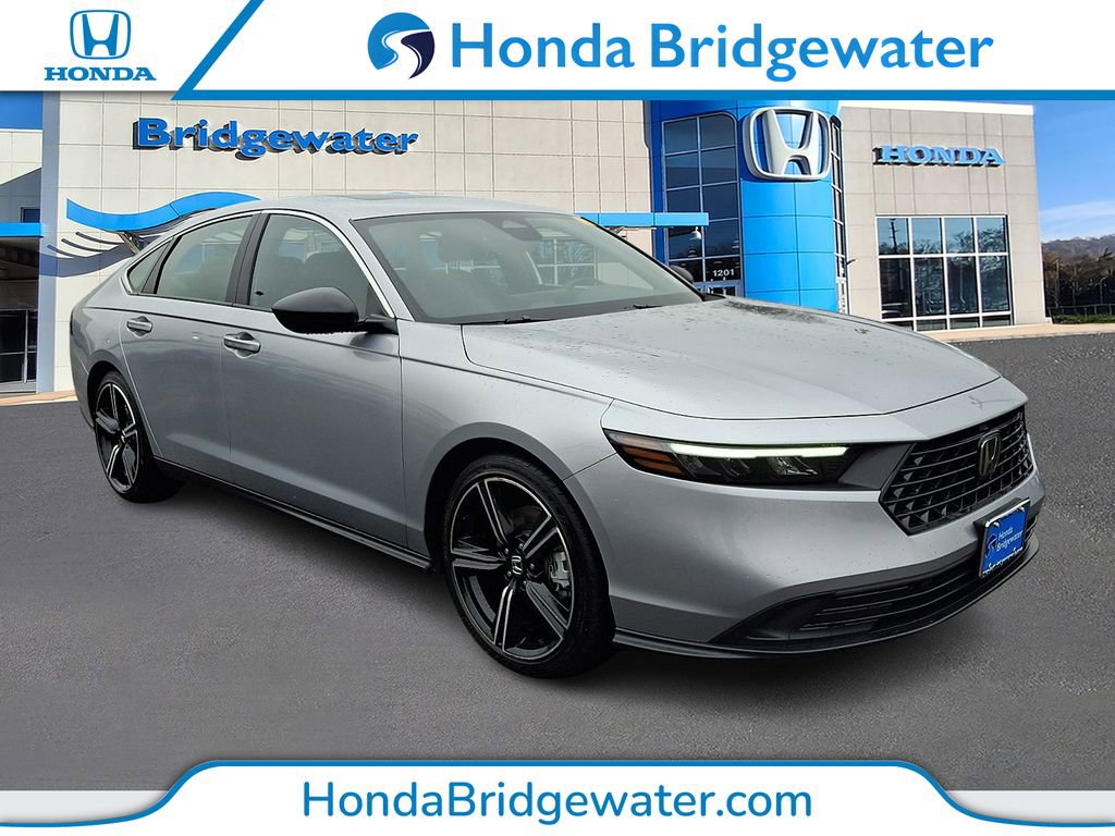Used 2025 Honda Accord Sport image 1