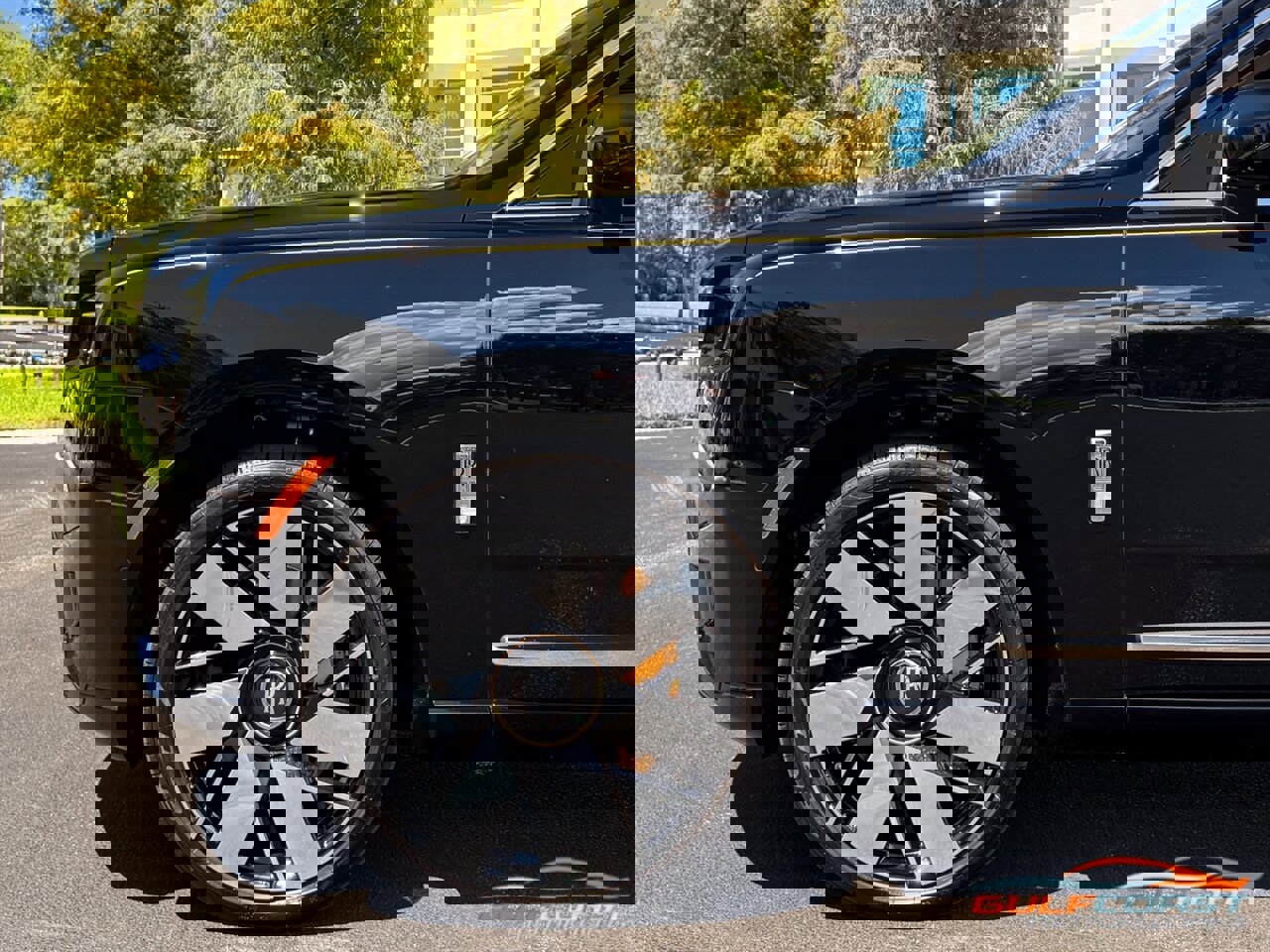 Used 2025 Rolls-Royce Cullinan image 48