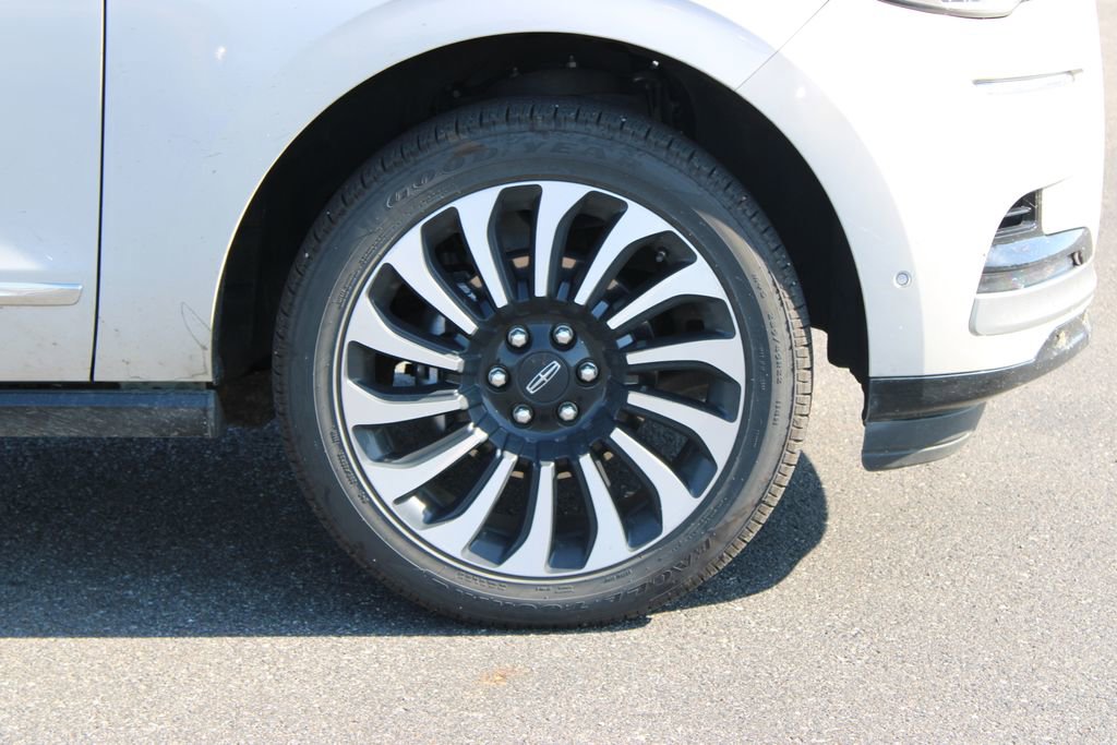 Used 2023 Lincoln Navigator Reserve image 12