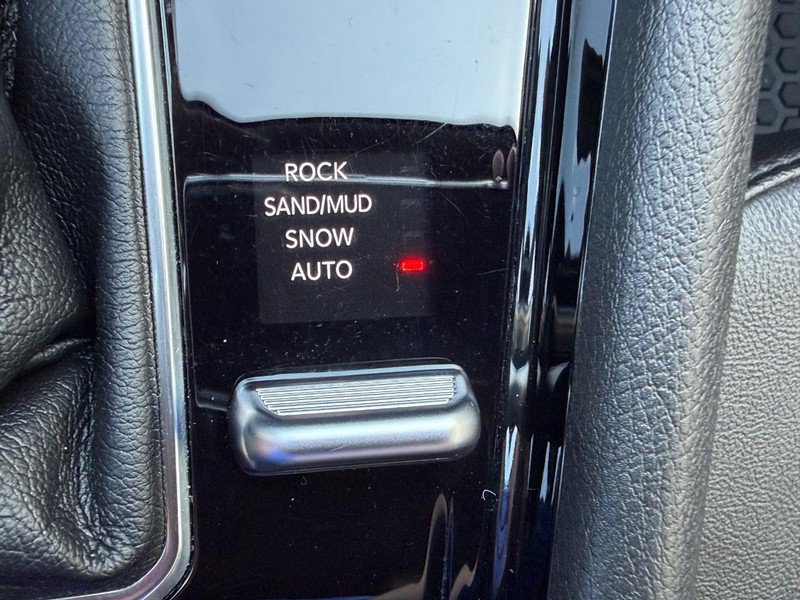 Used 2025 Jeep Compass Trailhawk AWD/4WD image 46