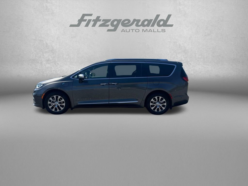 Used 2023 Chrysler Pacifica Pinnacle image 4