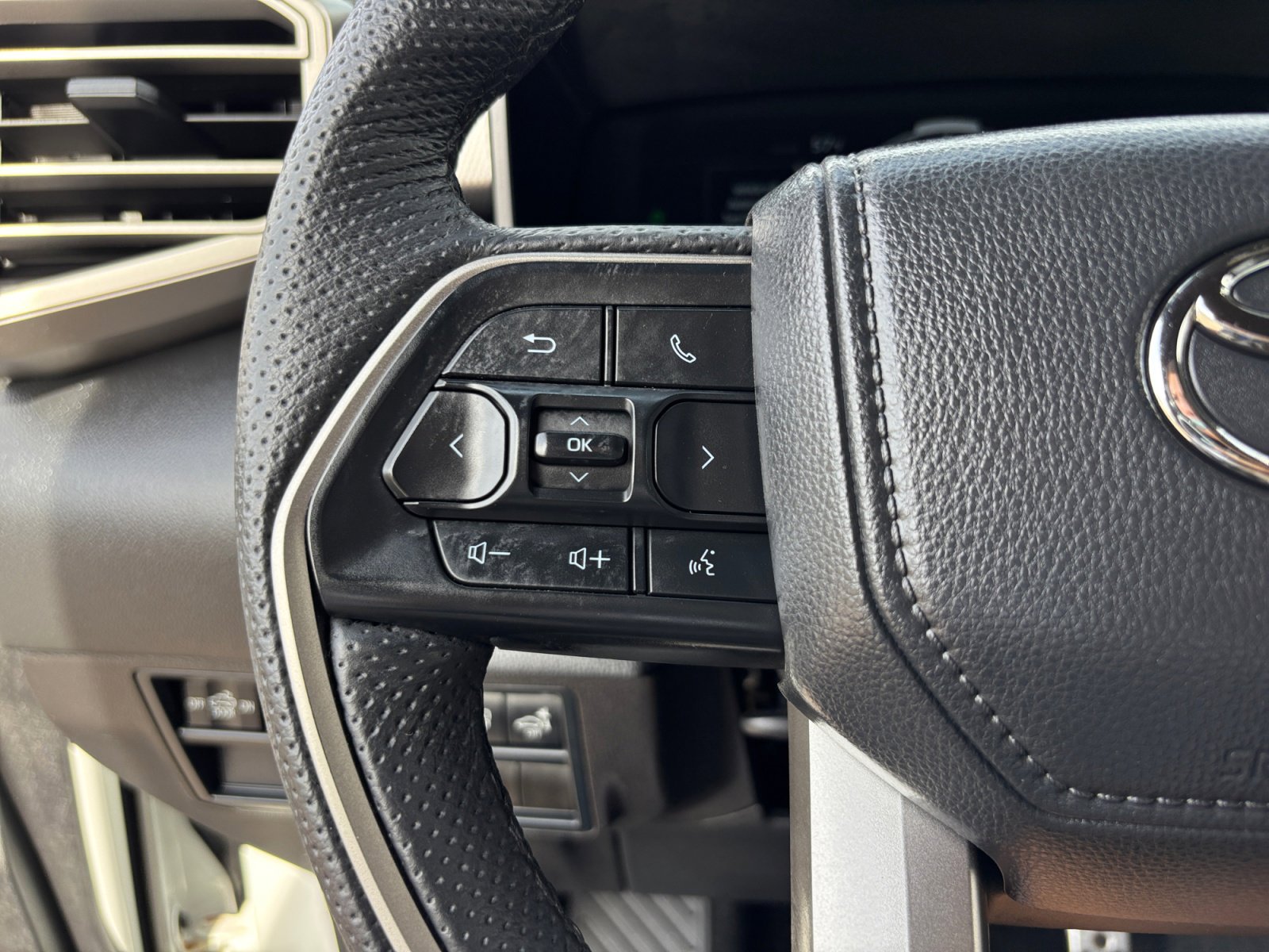 Used 2025 Toyota Tundra Limited w/ TRD Off-Road Package image 32