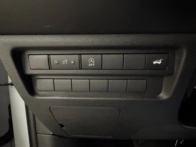 New 2026 Mitsubishi Outlander AWD image 10