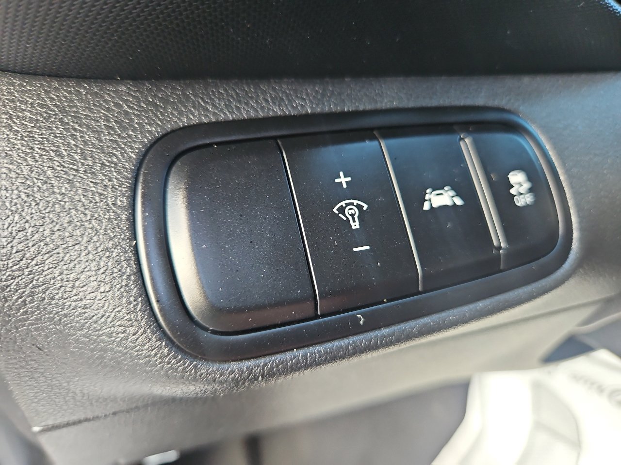 Used 2020 Hyundai Venue SEL image 24