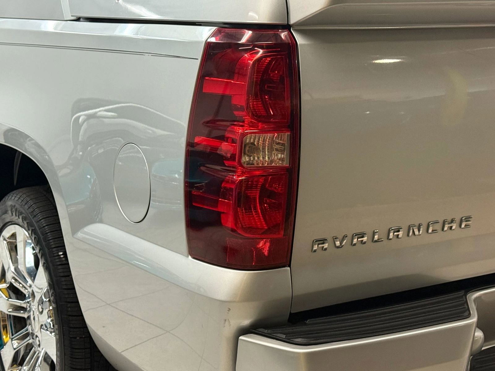 Used 2012 Chevrolet Avalanche LTZ image 12