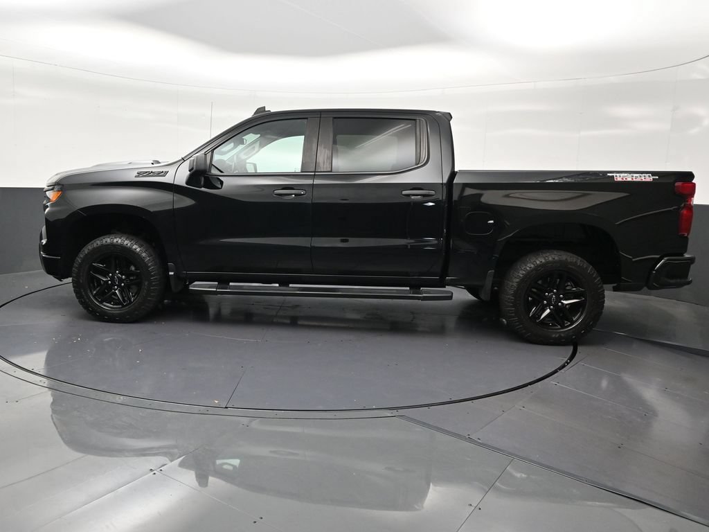 Used 2023 Chevrolet Silverado 1500 Custom Trail Boss w/ LPO, Dark Essentials Package AWD/4WD image 2