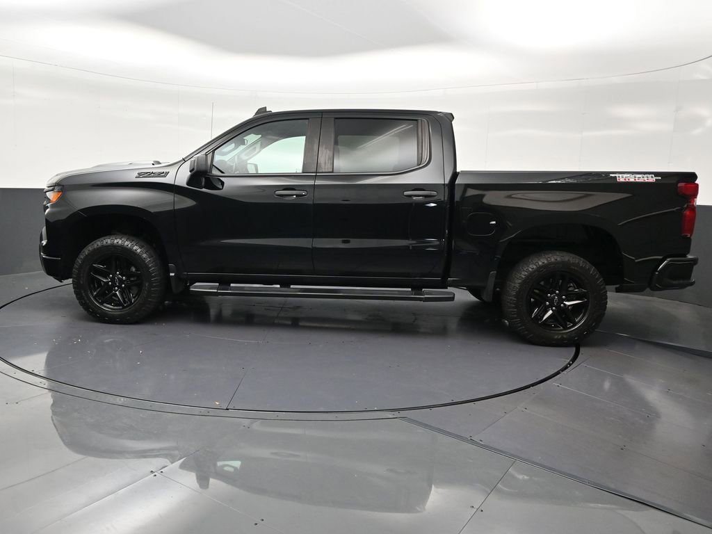 Used 2023 Chevrolet Silverado 1500 Custom Trail Boss w/ LPO, Dark Essentials Package AWD/4WD image 2