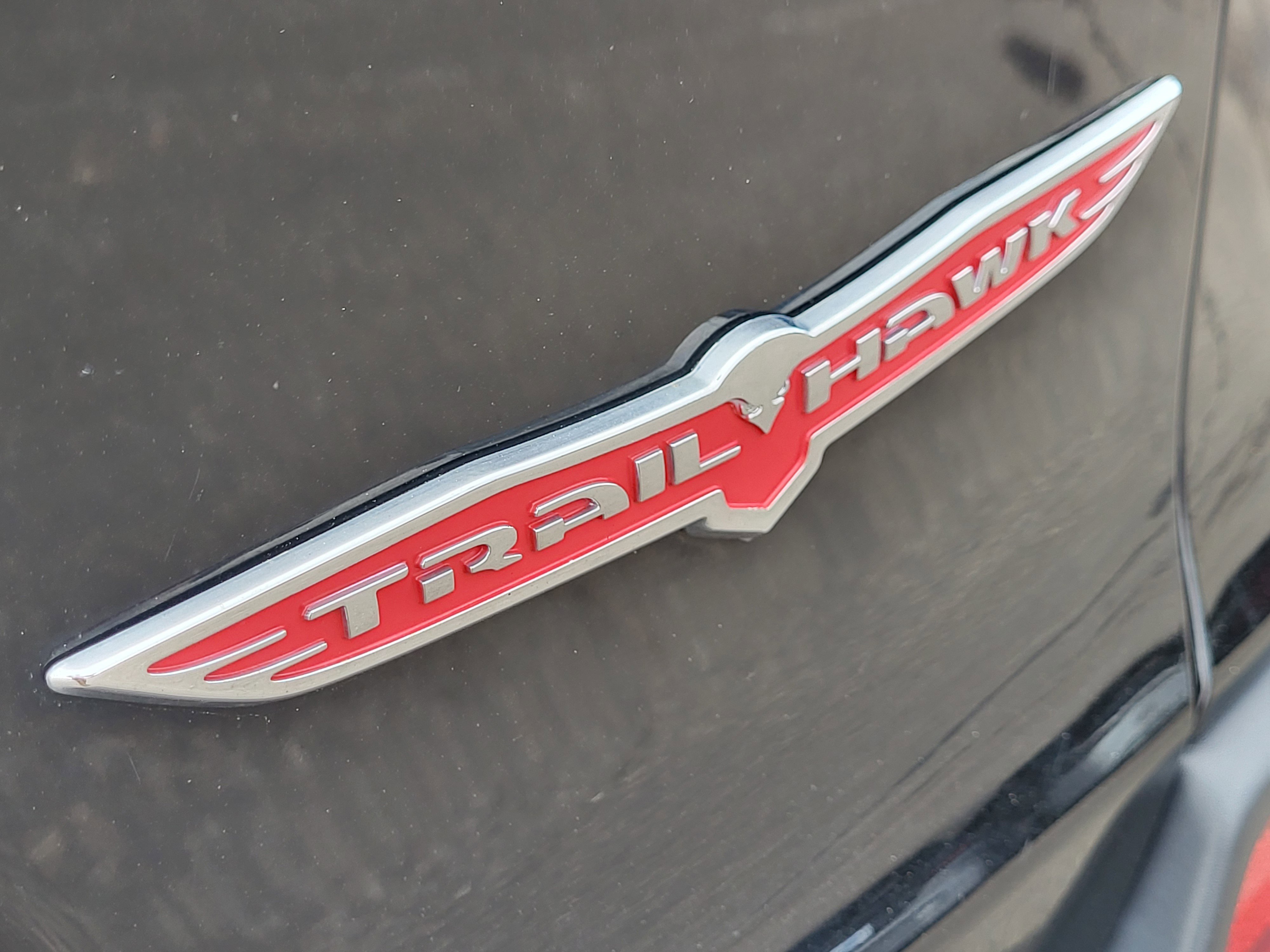 Used 2020 Jeep Cherokee Trailhawk image 11