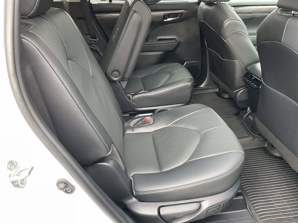 Used 2023 Toyota Highlander Limited image 47
