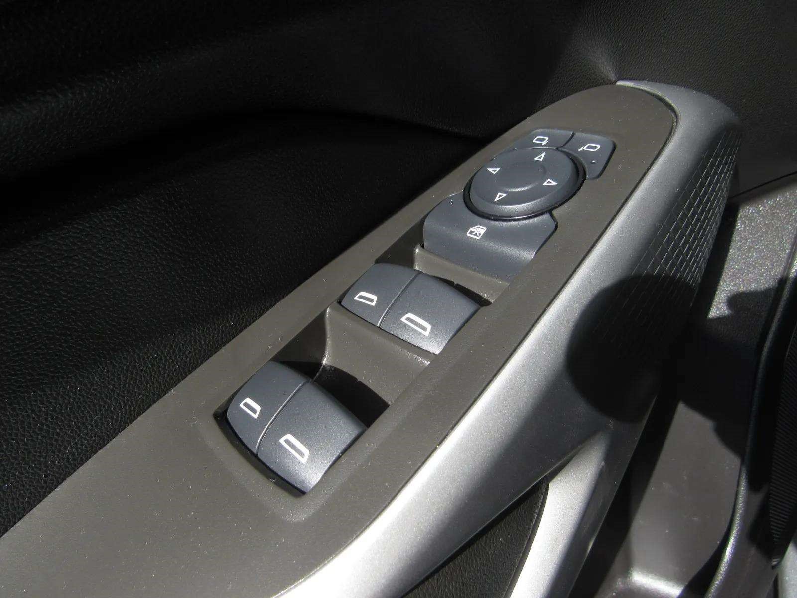 Used 2024 Chevrolet Trax LS w/ LS Convenience Package FWD image 20