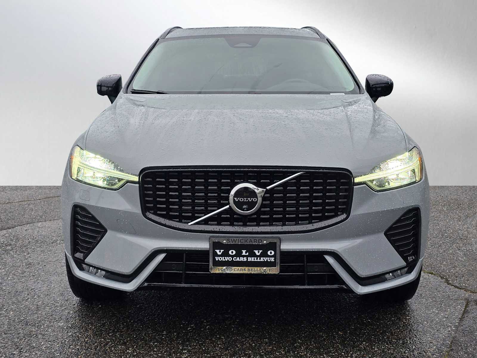 Certified 2025 Volvo XC60 B5 Plus image 8