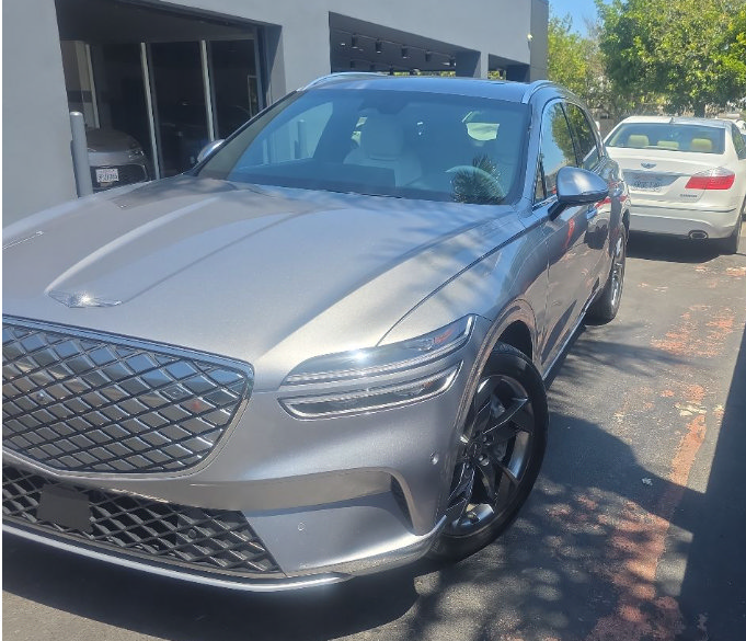 Used 2023 Genesis Electrified GV70 AWD/4WD image 1