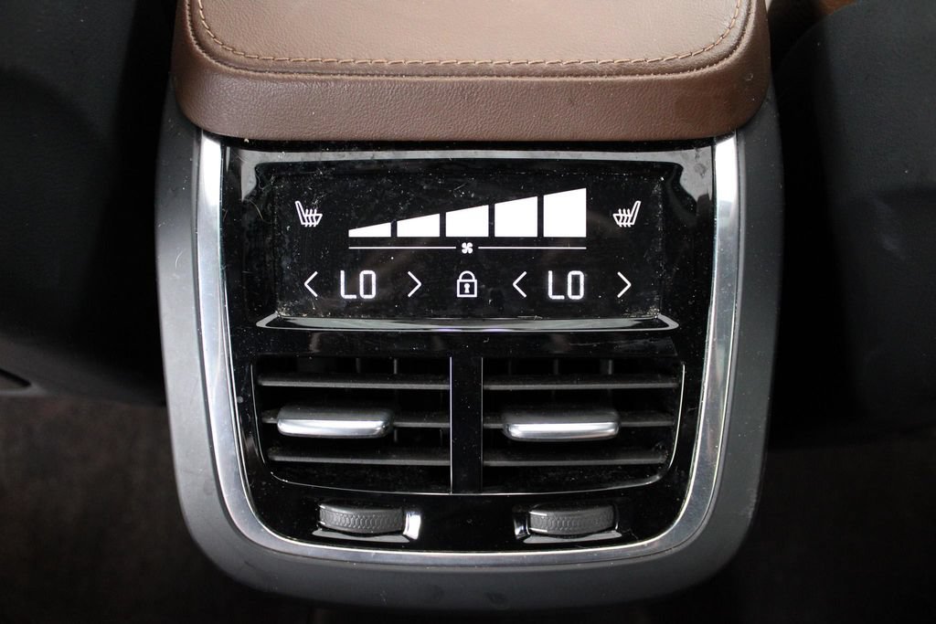 Certified 2023 Volvo XC90 B6 Plus AWD/4WD image 44