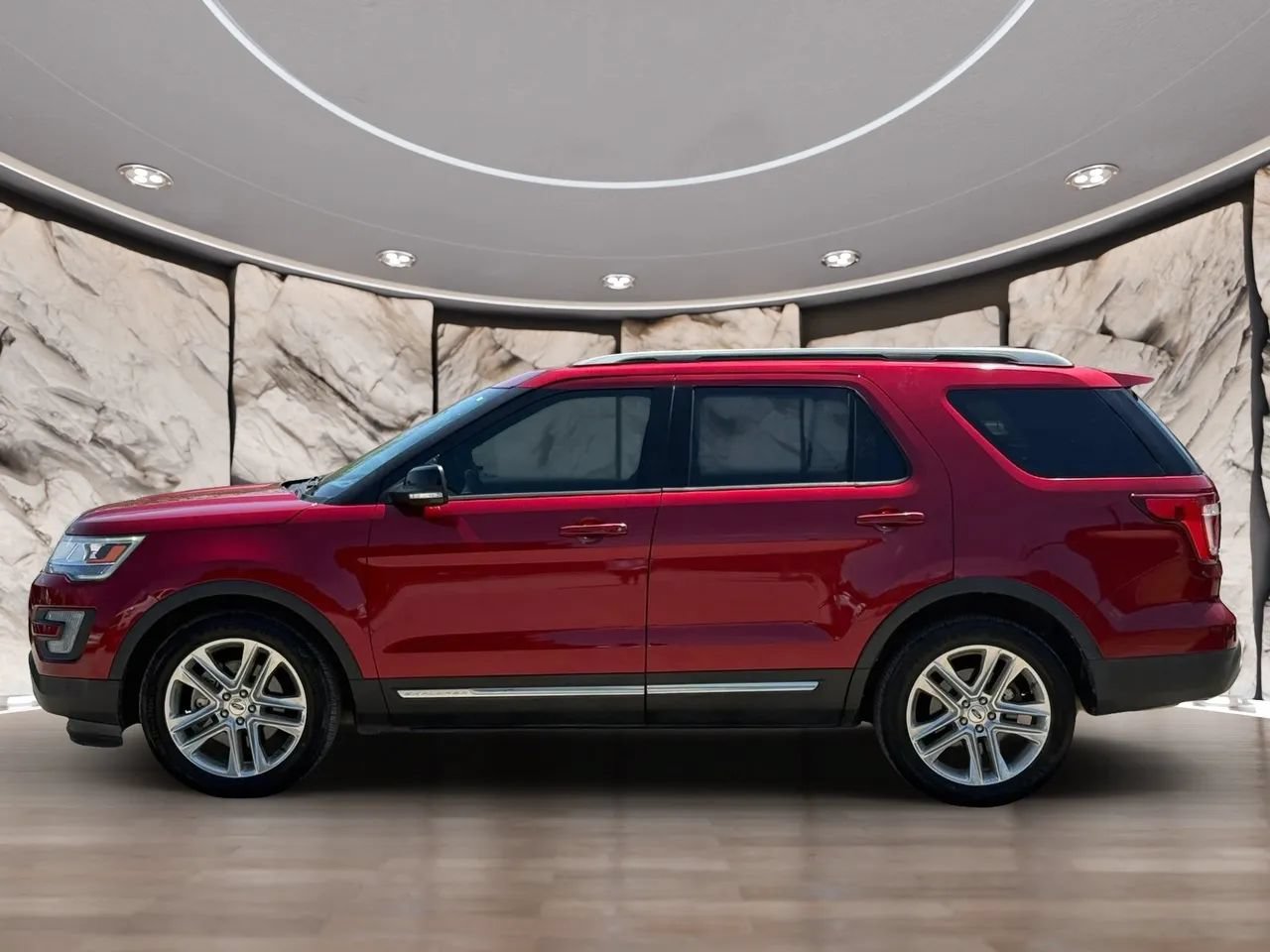 Used 2017 Ford Explorer XLT w/ Equipment Group 202A FWD image 3
