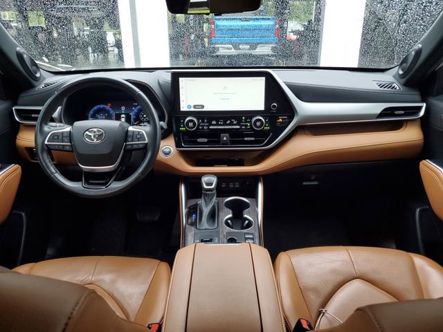 Used 2023 Toyota Highlander Platinum image 11