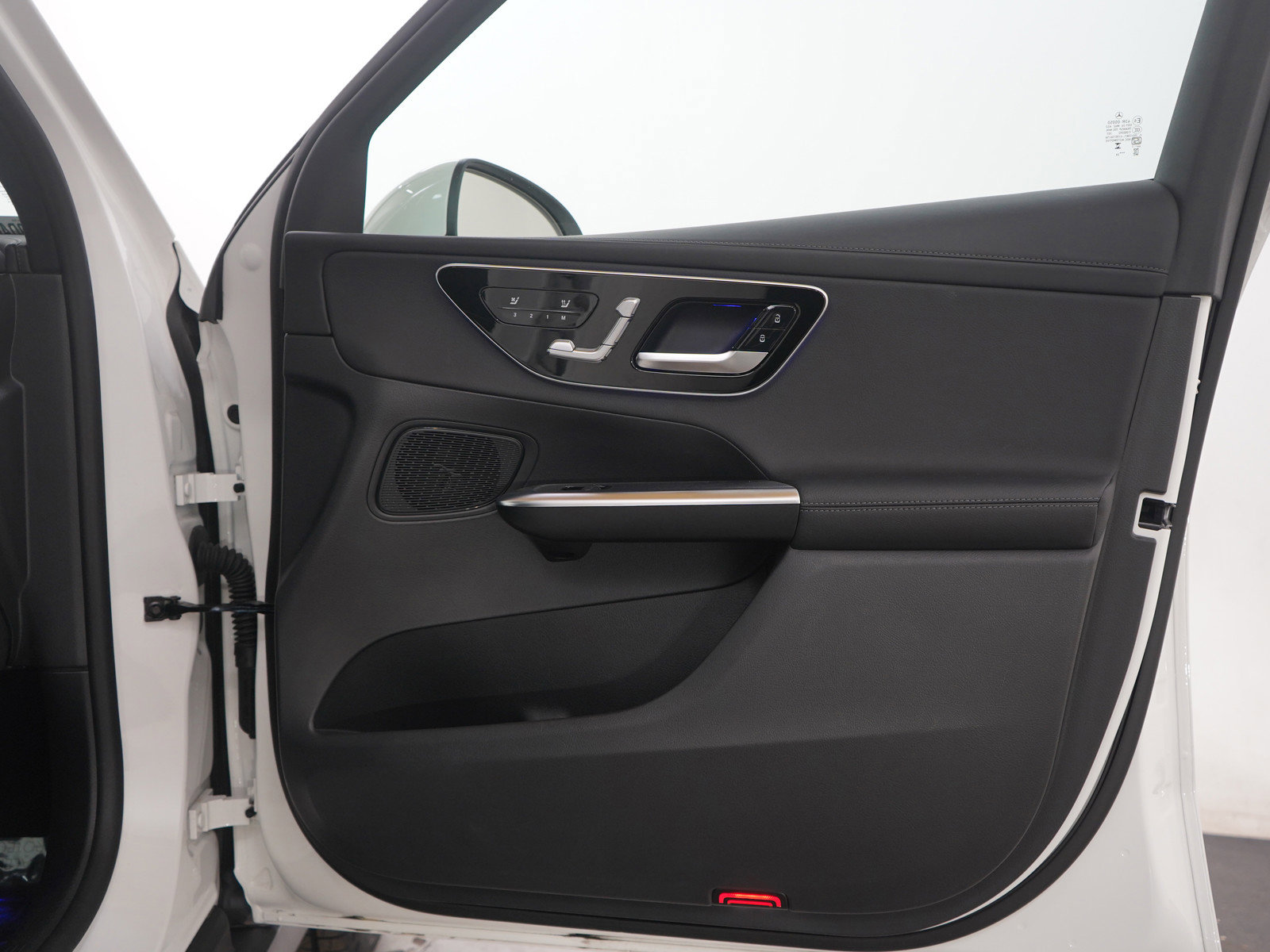 Used 2024 Mercedes-Benz GLC 300 4MATIC image 9