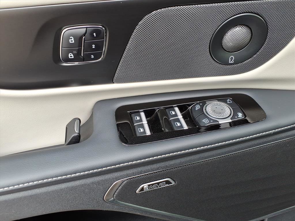 Used 2024 Lincoln Nautilus Premier w/ Equipment Group 102A image 12