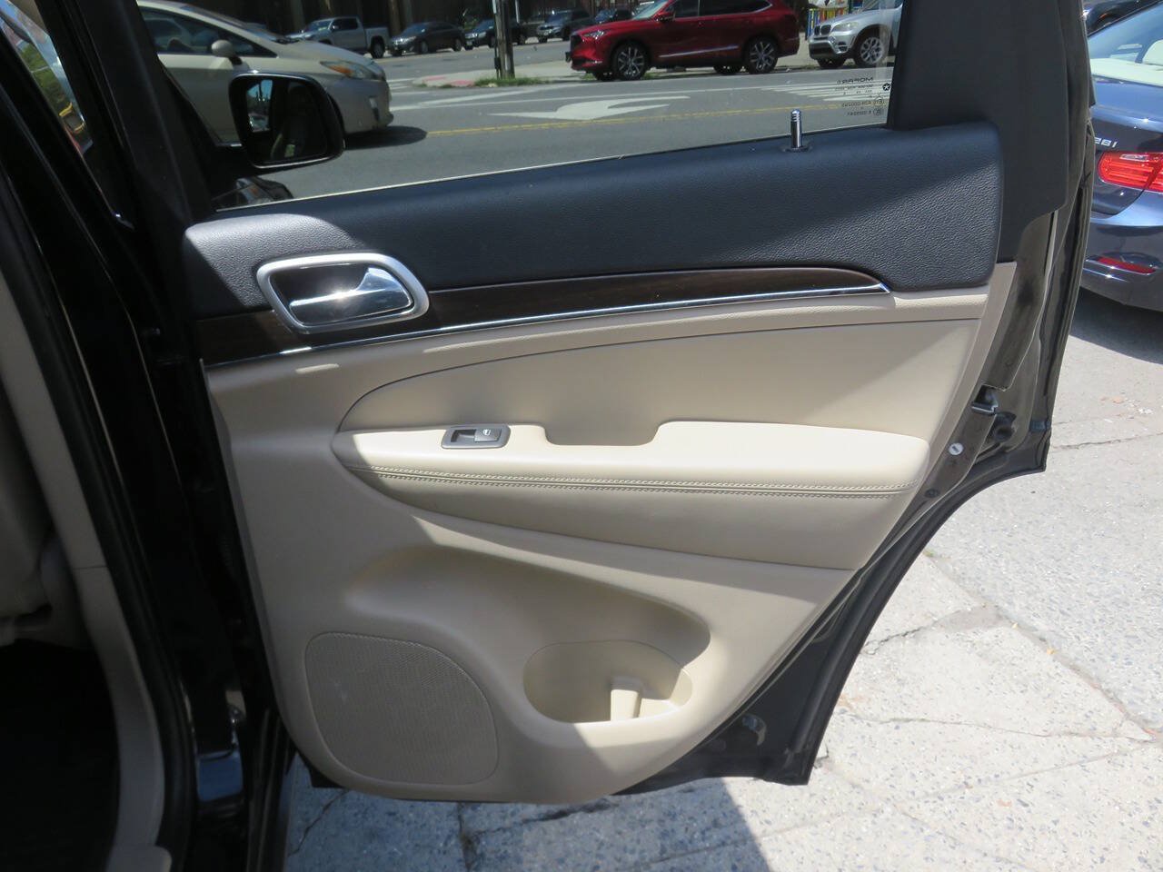 Used 2018 Jeep Grand Cherokee Limited AWD/4WD image 31