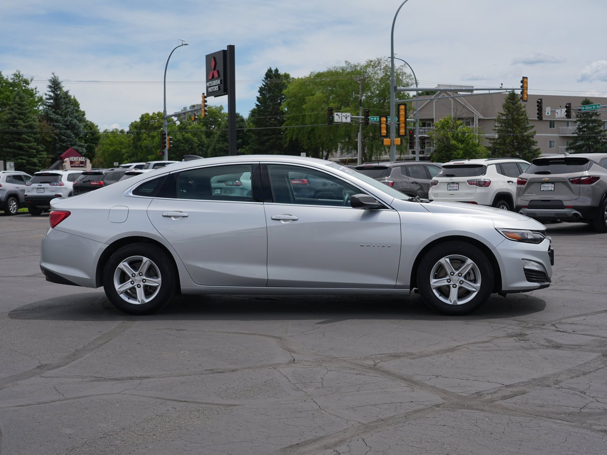 Used 2021 Chevrolet Malibu LS FWD image 2