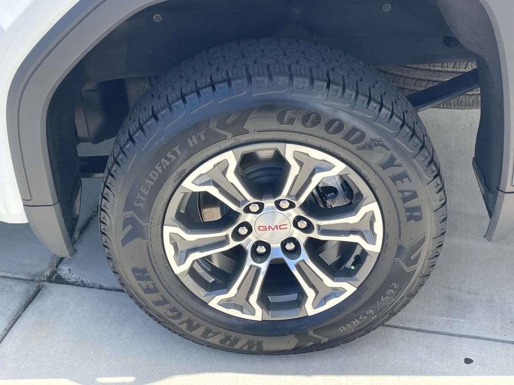 Used 2025 GMC Sierra 1500 SLT AWD/4WD image 10