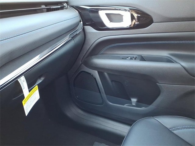 New 2026 Jeep Compass Limited image 18