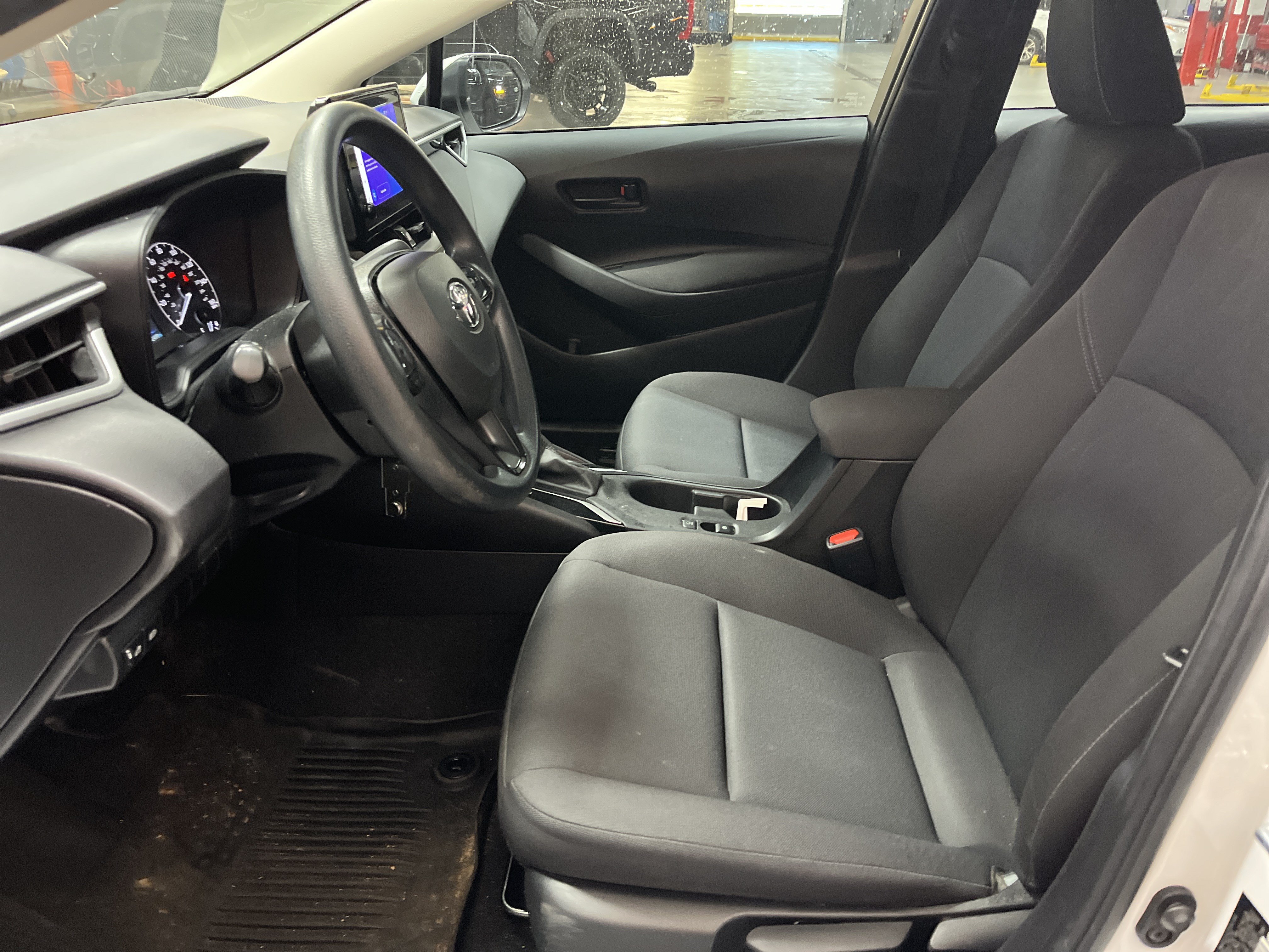 Used 2024 Toyota Corolla LE FWD image 6