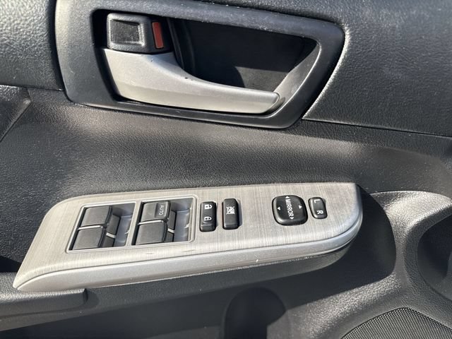 Used 2012 Toyota Camry SE FWD image 13