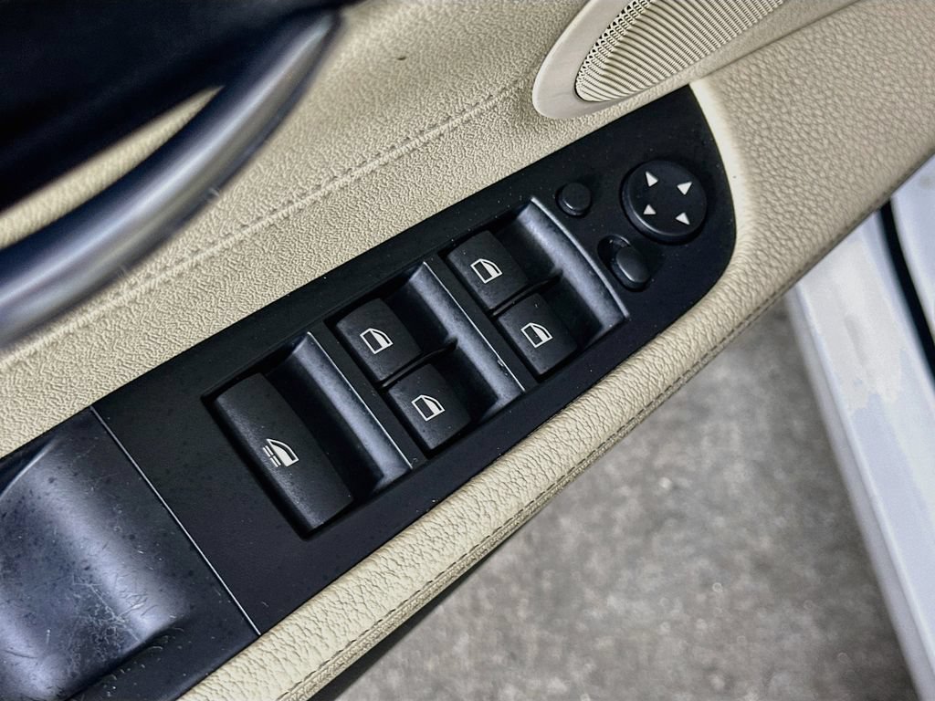 Used 2012 BMW Z4 sDrive28i RWD image 12