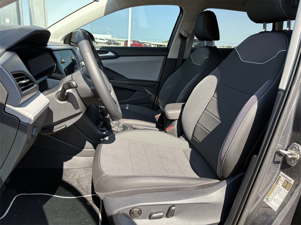 Used 2024 Volkswagen Taos SE image 11